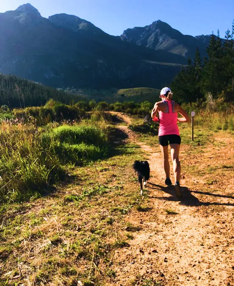 Image of Jessie and Tanelle Schutte jogging